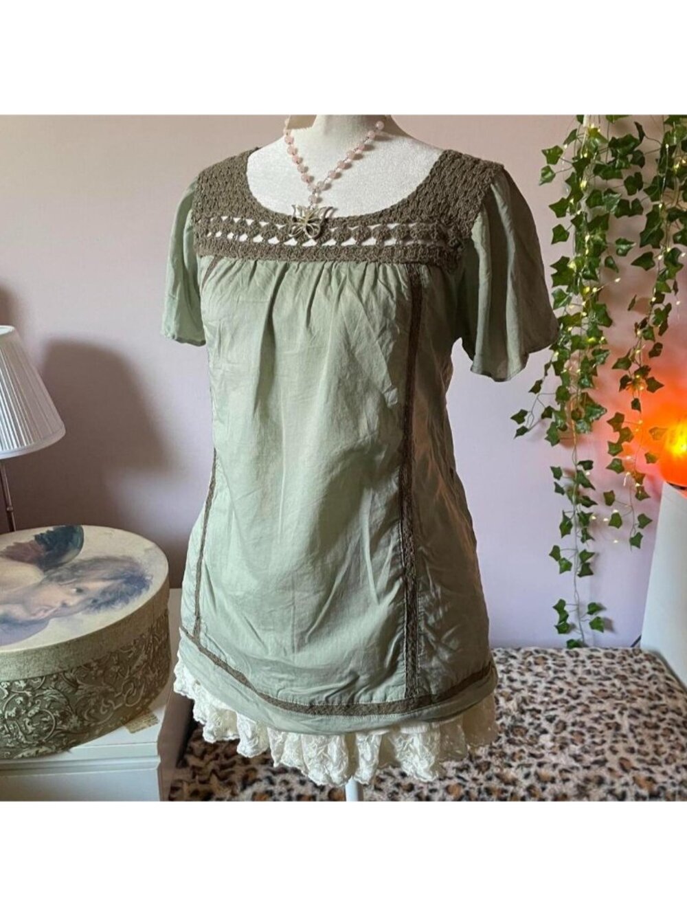 2000s green cotton blouse with embroidered details